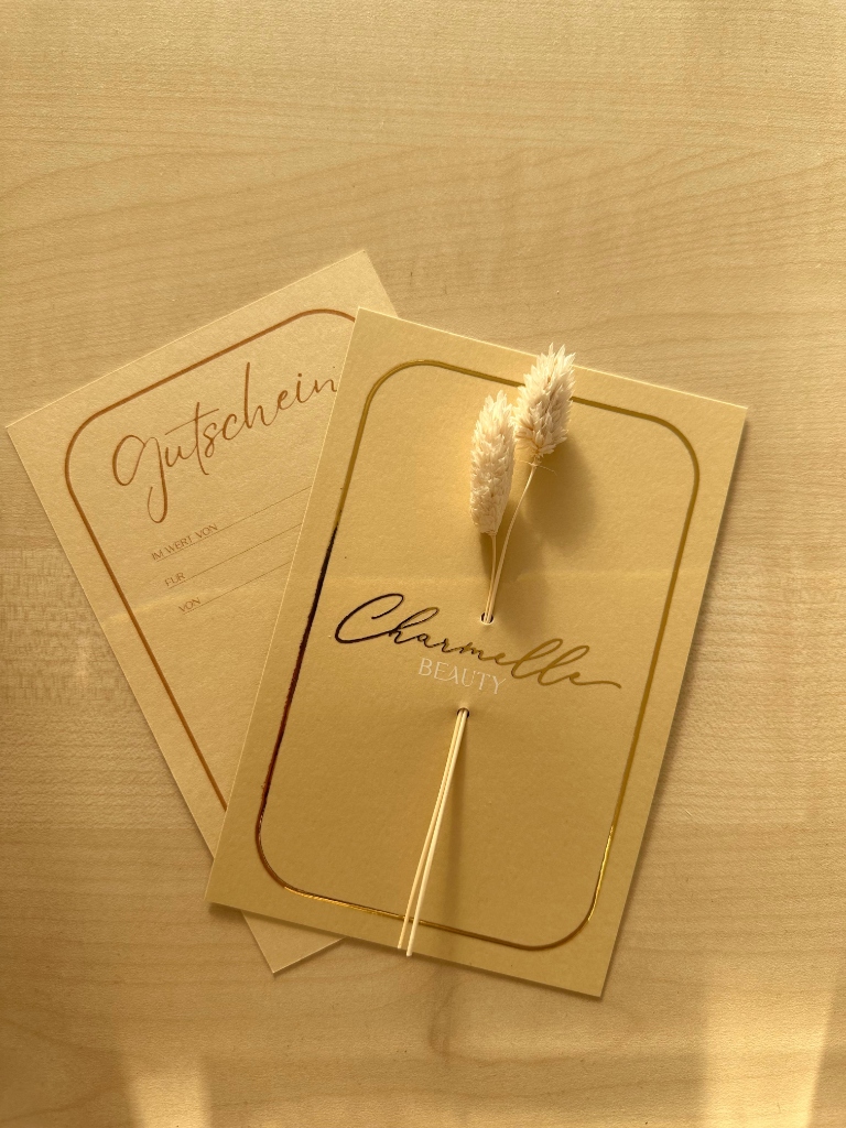 Charmelle Geschenkgutschein - elegant verpackt mit Trockenblume
