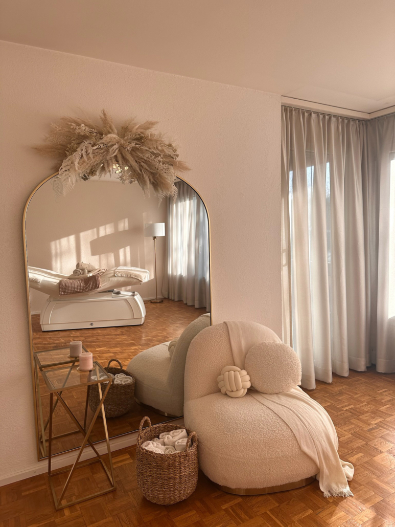 Empfang und Lounge im Charmelle Aarau
