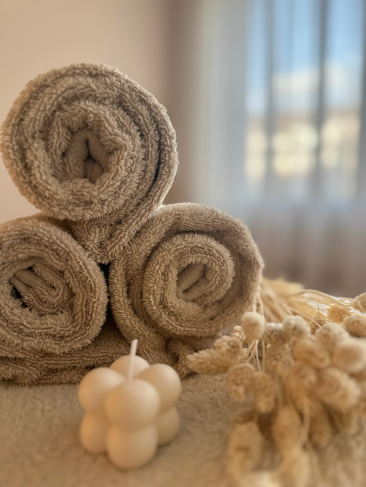 Handtücher und Deko im Charmelle Kosmetikstudio Aarau